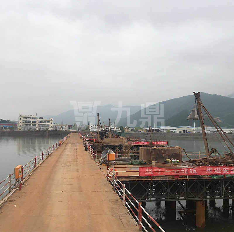 麻豆视频免费在线铺设后需在两边焊接安全护栏